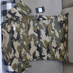 Nike camo T-shirt M size